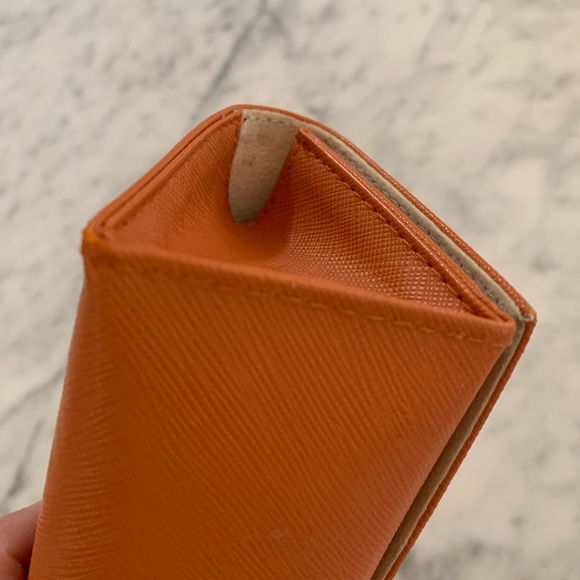 Tory Burch saffaino leather in blood orange sunglass case - Picture 6 of 11